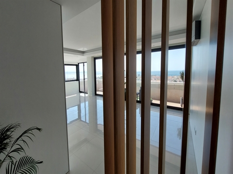 Exclusiva Penthouse T5 em Oeiras com Vista Mar Panorâmica