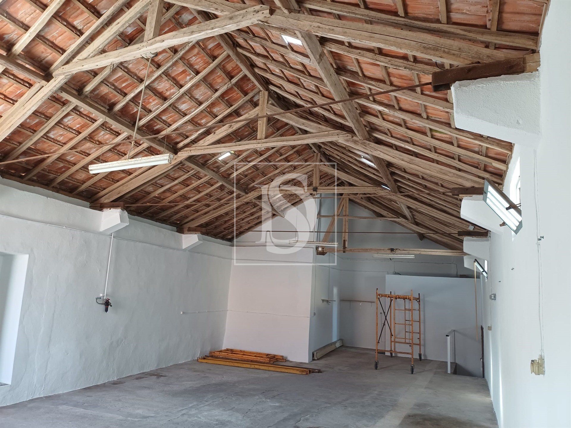 Armazém 125 m² para Arrendamento em Lamas, Cadaval | 460 €
